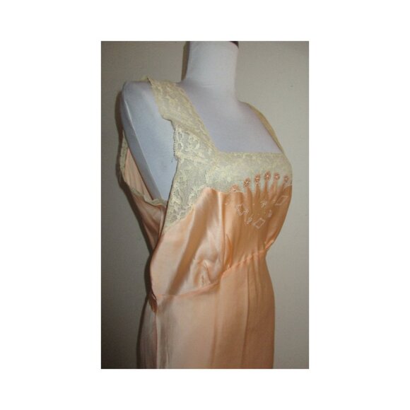 Vintage 1930s Arnold Constable Embroidered Peach Silk Nightgown Art Deco Size 40 - Picture 6 of 11